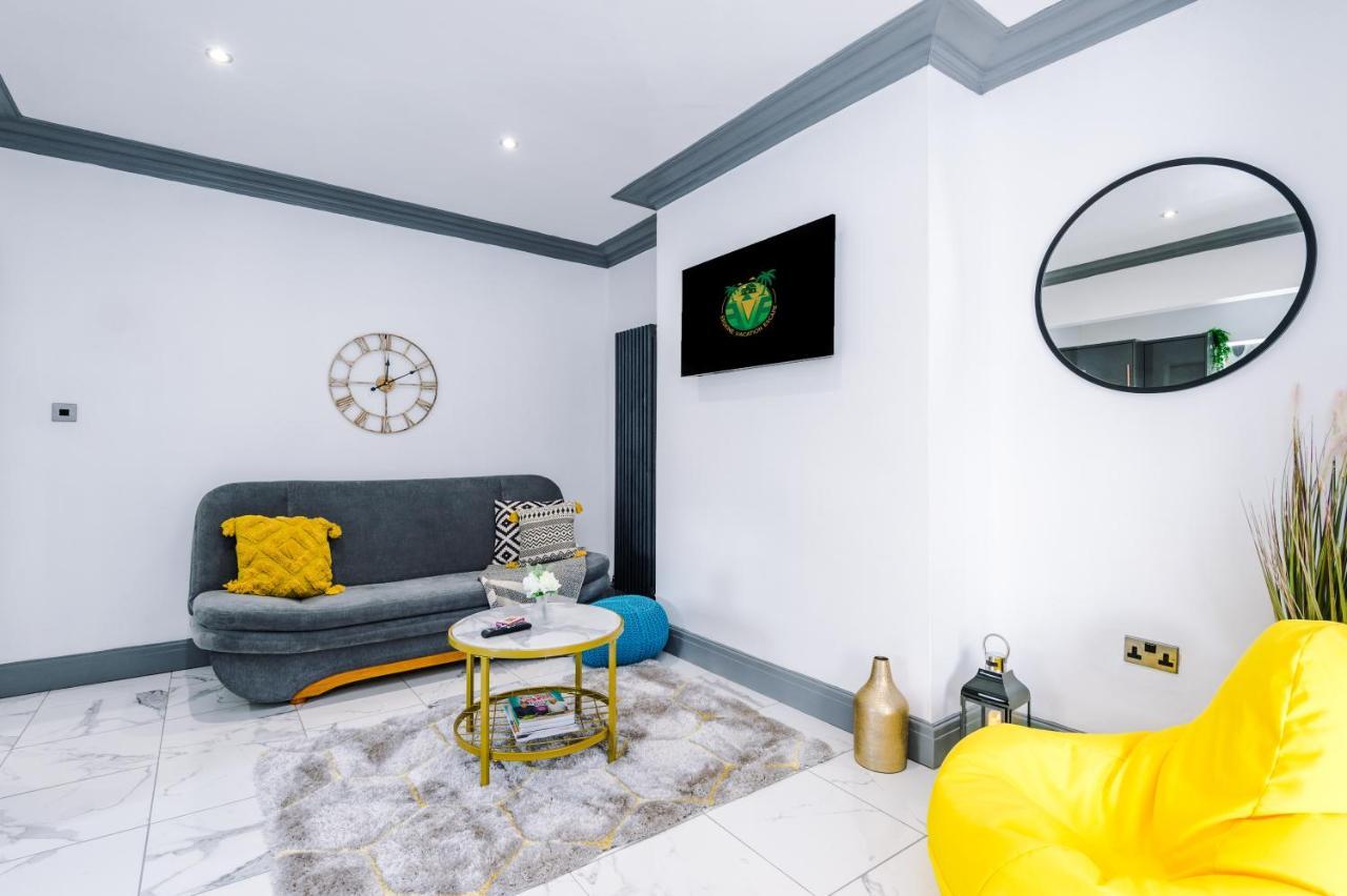 Only Family Groups - Pets Stay For Free - Sleeps 8 - Sofabed Blackpool Exterior photo