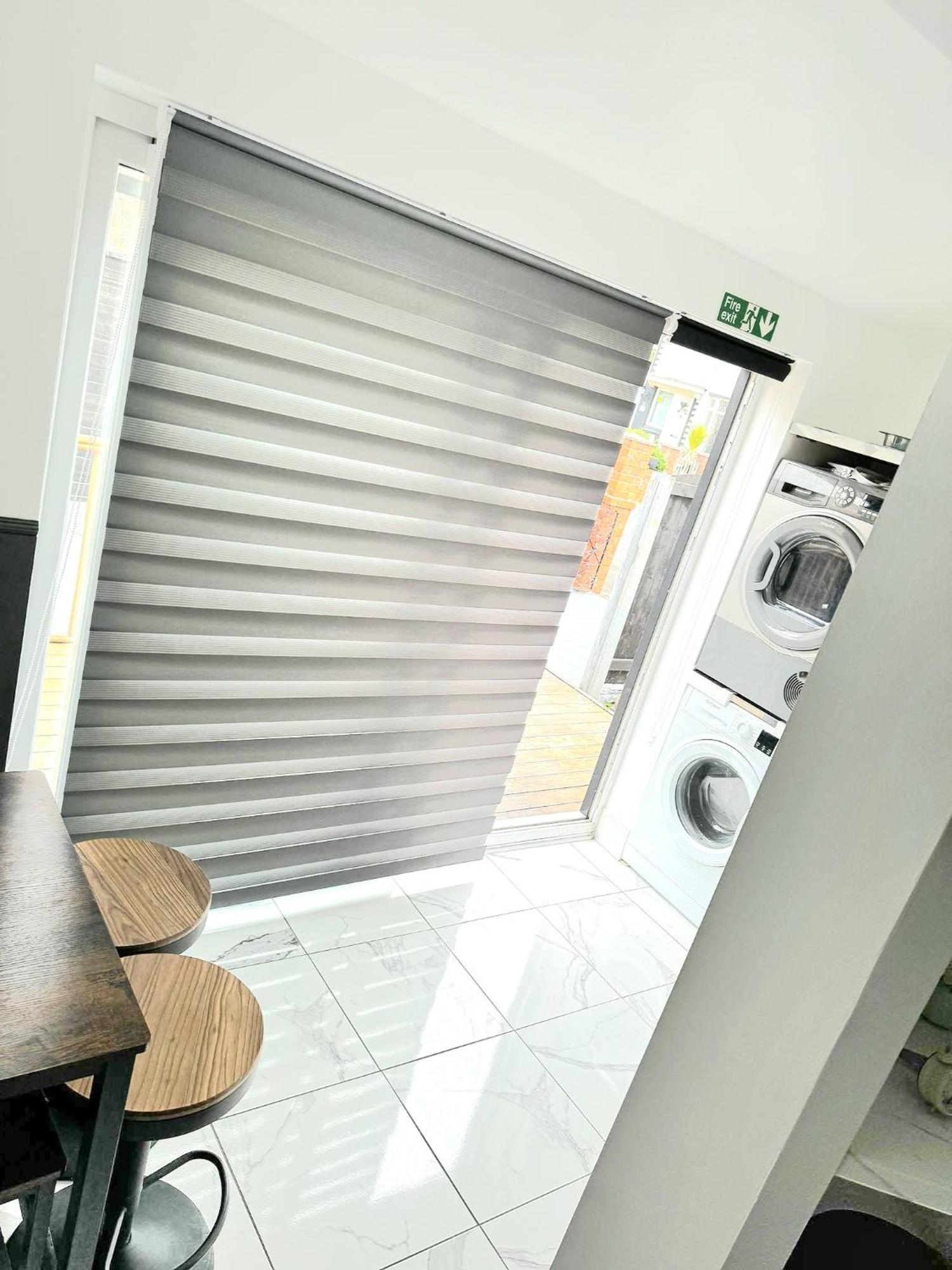 Only Family Groups - Pets Stay For Free - Sleeps 8 - Sofabed Blackpool Exterior photo